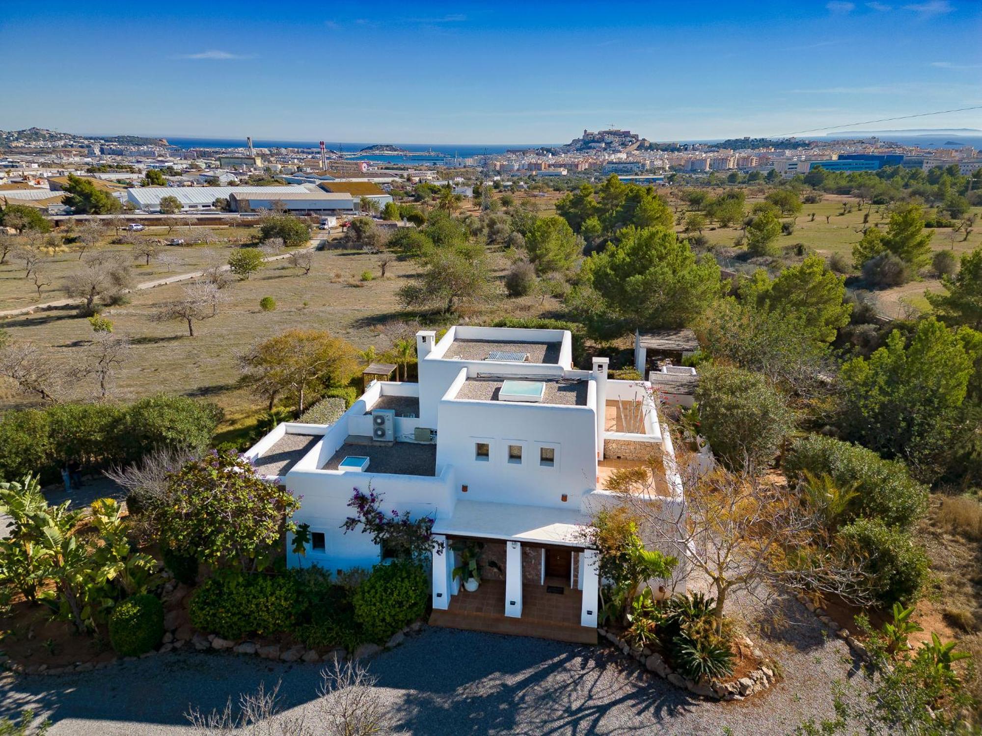 In Sleeps 10 To 12 Guests Villa *