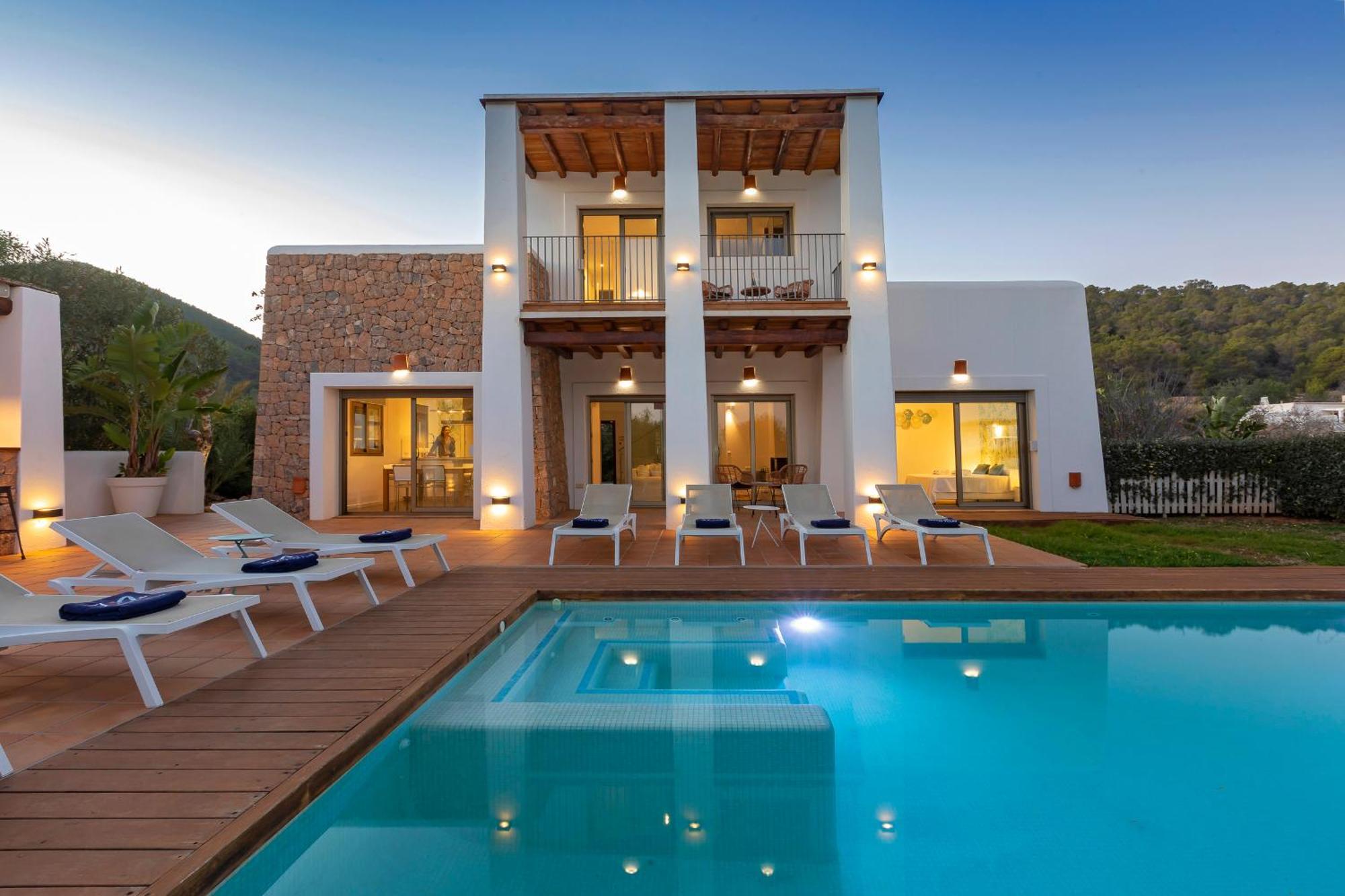 In Sleeps 10 To 12 Guests Ibiza