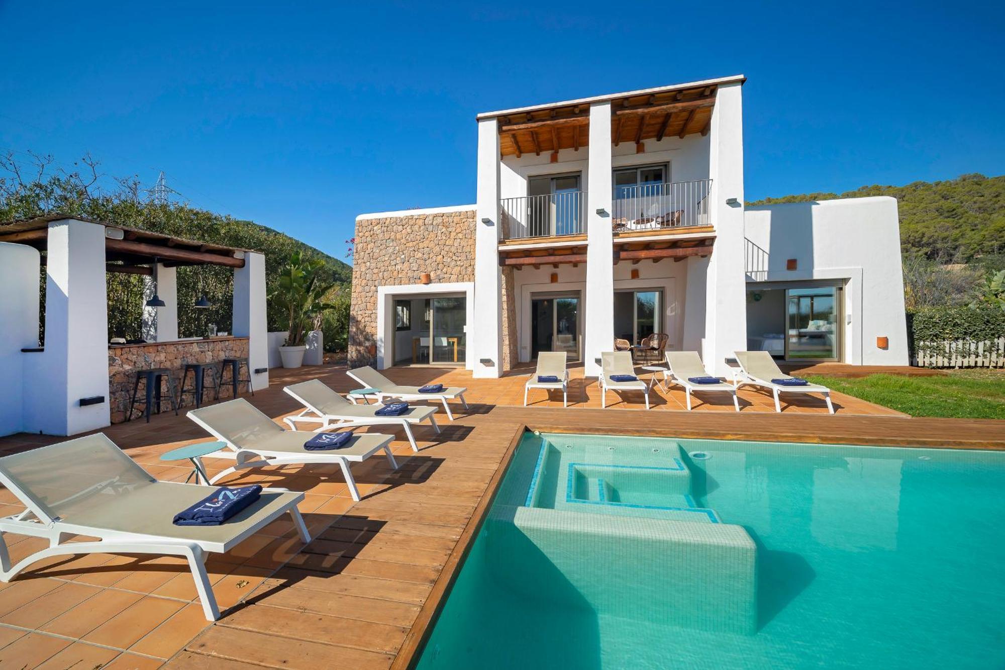 Villa In Sleeps 10 To 12 Guests Ibiza